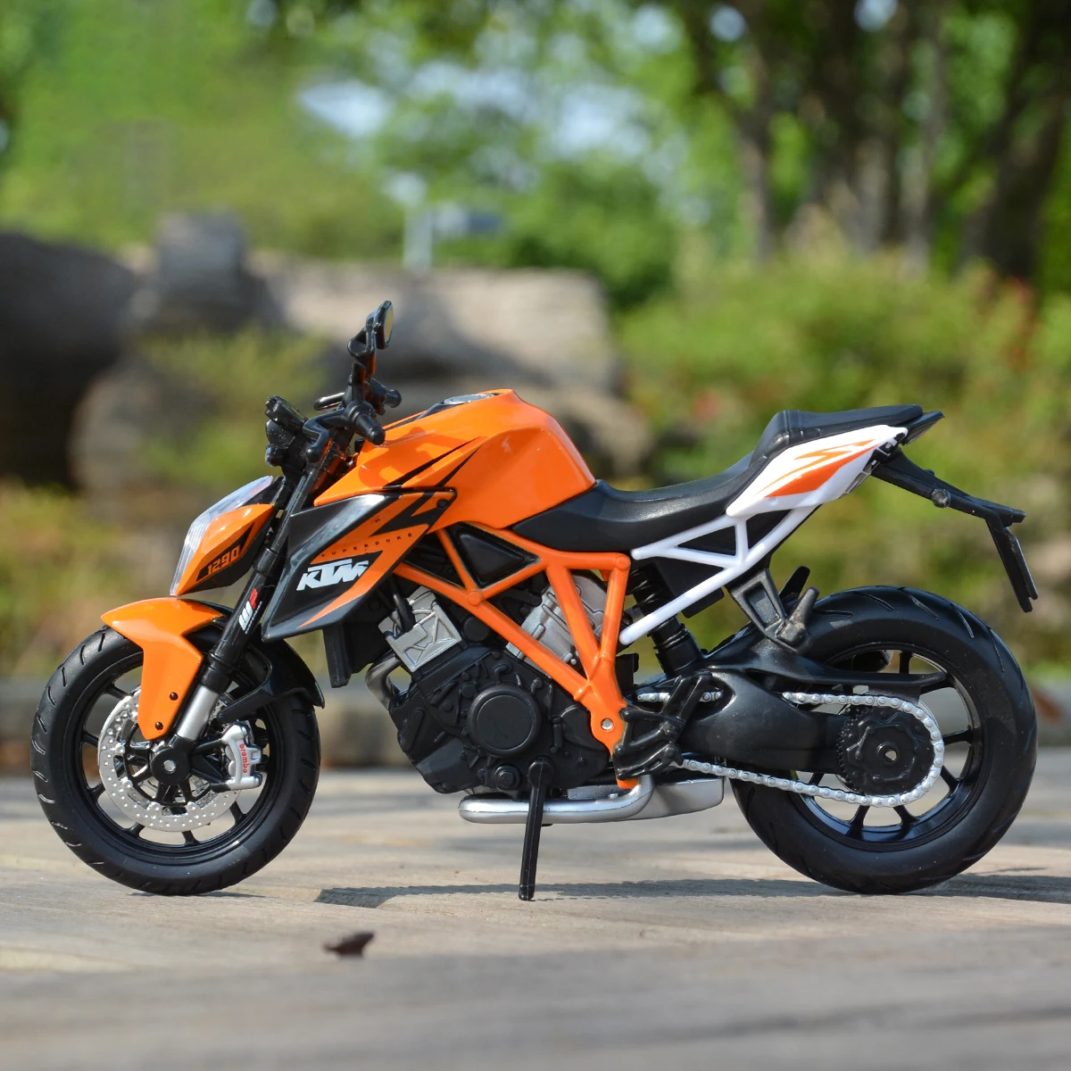 KTM 1290 Super Duke R 1:12 Diecast Model