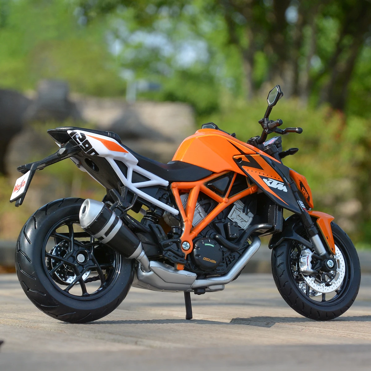 KTM 1290 Super Duke R 1:12 Diecast Model